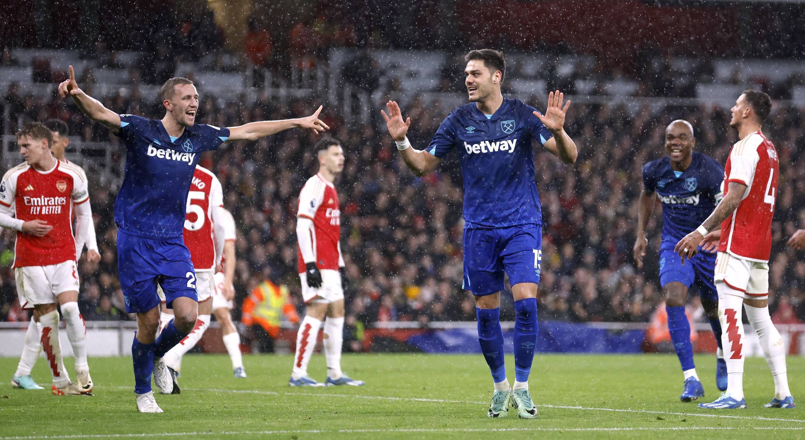 小西蒙斯在 小西蒙斯在