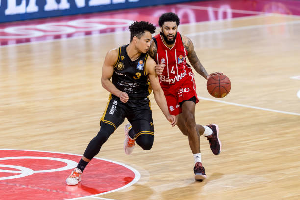 也突出了他 也突出了他