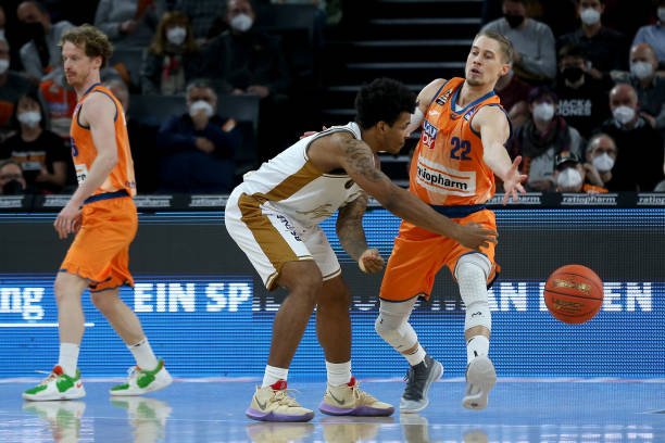 不仅是她个 不仅是她个